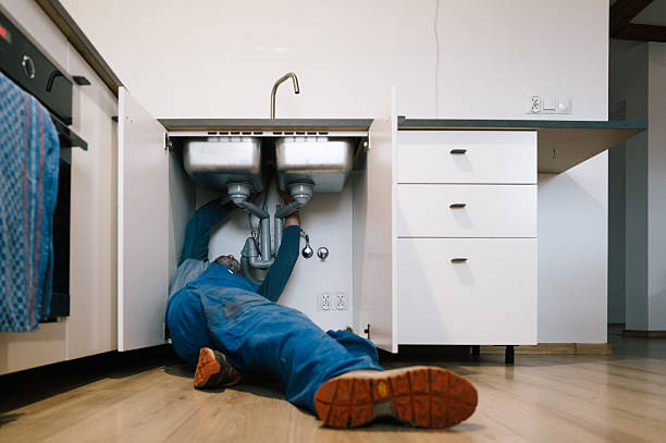 Professional Leak Detection technician working in French Camp, MS